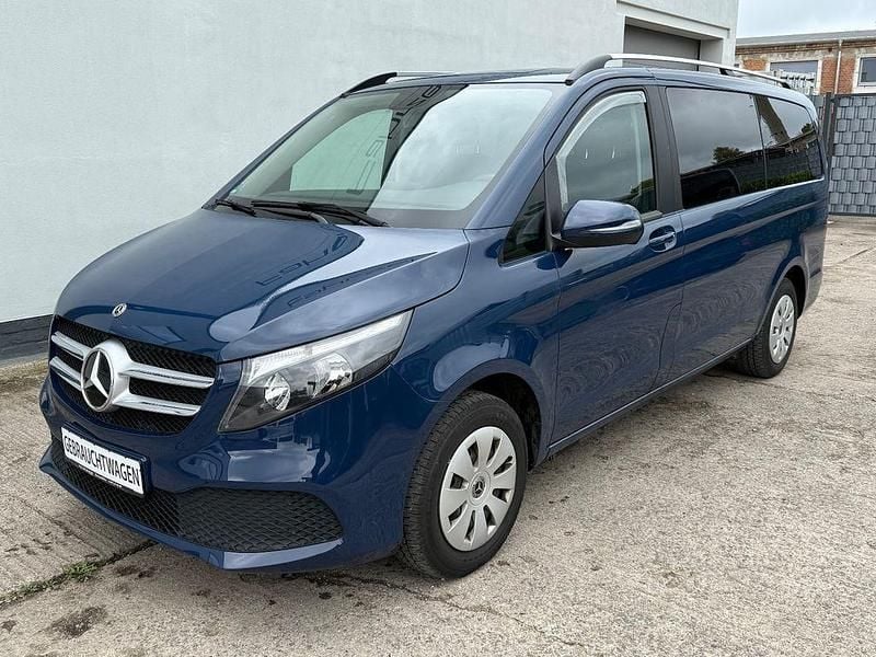 Blau Gebraucht 2020 Mercedes V220 Van / Kleinbus | 38.980 € (Superpreis) - Bild 1/4