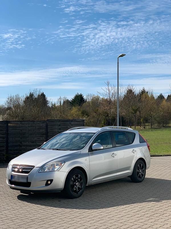 Gebraucht Kia Ceed 115 PS (84 kW) 2009 Grau Kleinwagen