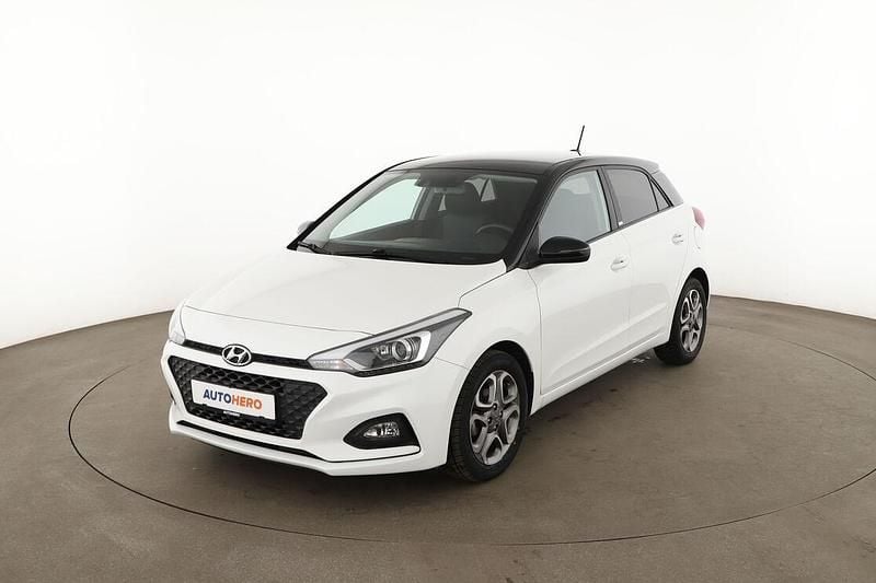 Gebraucht Hyundai i20 Advantage 84 PS (61 kW) 2020 Weiß Kleinwagen