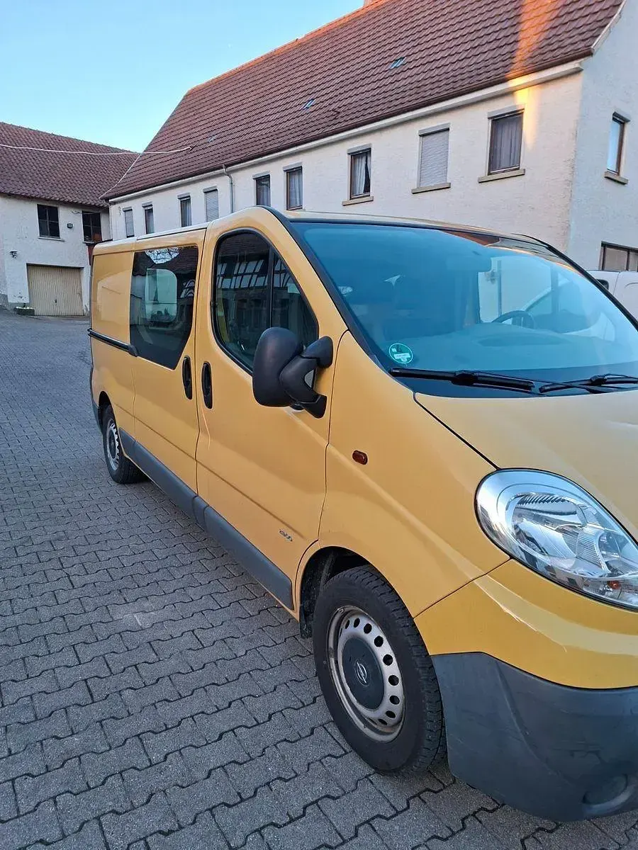 Gebraucht Opel Vivaro 114 PS (83 kW) 2010 Gelb Van / Kleinbus