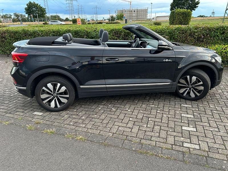 Schwarz Gebraucht 2024 VW T-Roc Cabriolet Cabrio | 27.500 € (Superpreis) - Bild 1/4