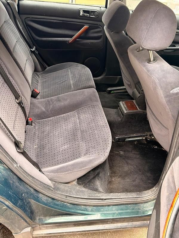 Gebraucht VW Passat Basis 125 PS (91 kW) 1997 Grün Kombi