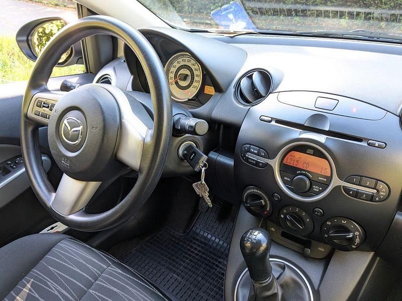 Second-hand Mazda 2 Edition 84 CP (61 kW) 2010 Argintiu Hatchback