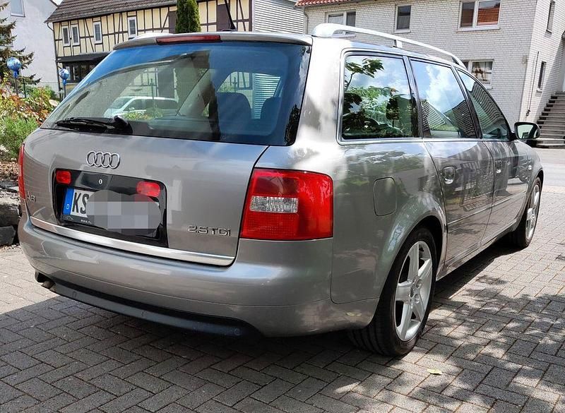 Second-hand Audi A6 163 CP (119 kW) 2004 Gri Break
