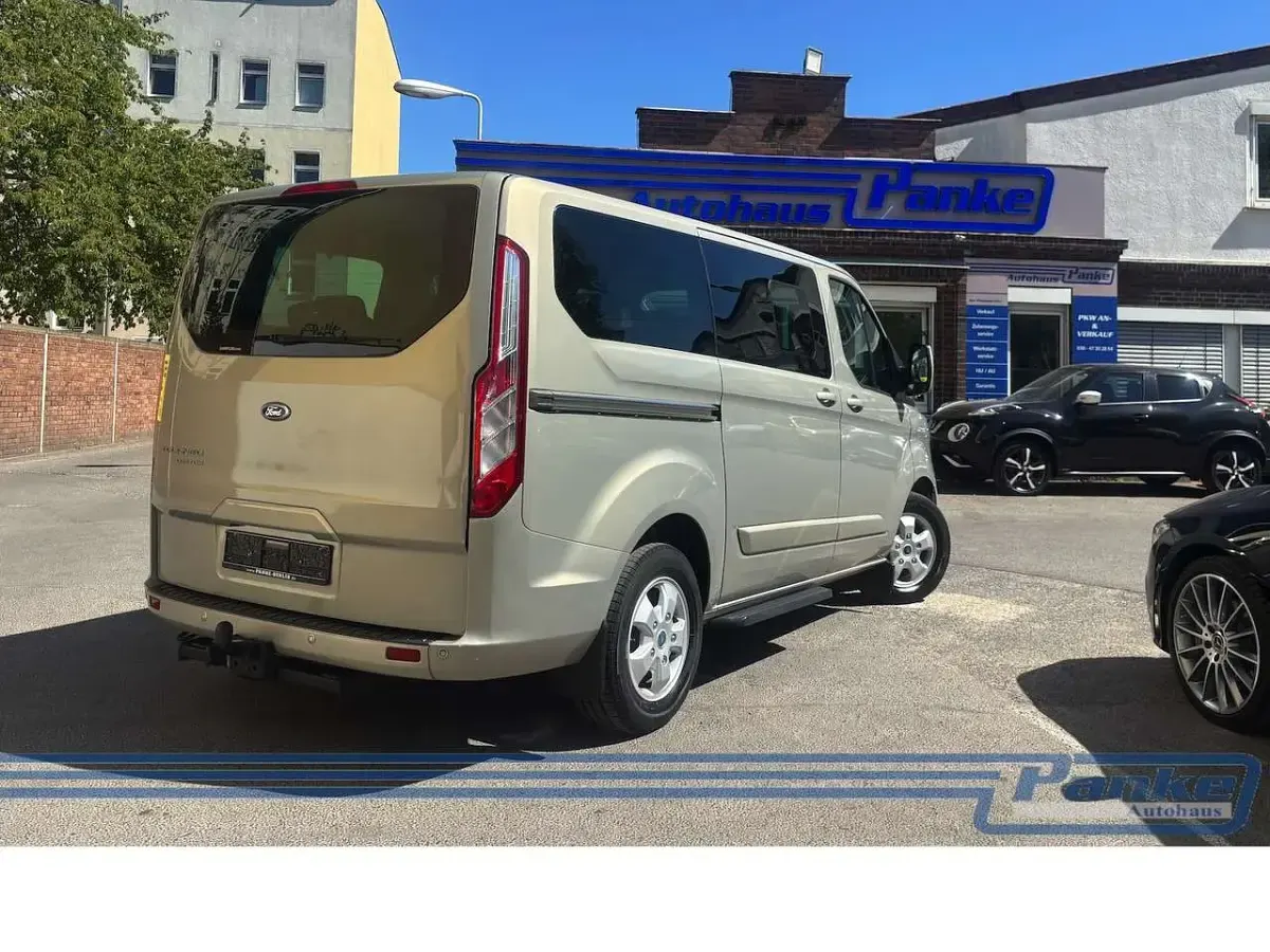 Gebraucht Ford Tourneo Titanium 125 PS (91 kW) 2015 Tectonic silver Van / Kleinbus
