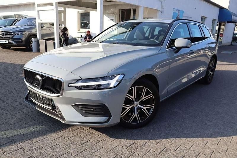 Gebraucht Volvo V60 Core 197 PS (144 kW) 2024 Vapour grey Kombi