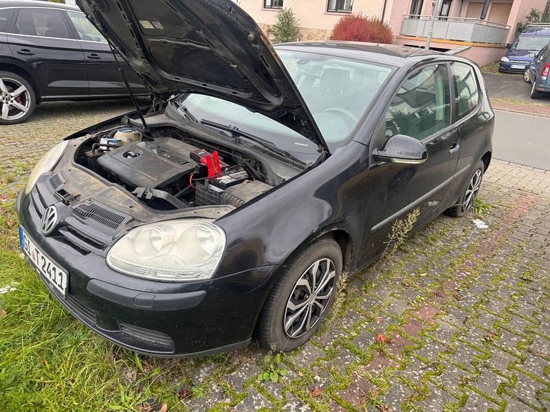 Schwarz Gebraucht 2005 VW Golf V Trendline Limousine | 500 € (Superpreis) - Bild 1/4