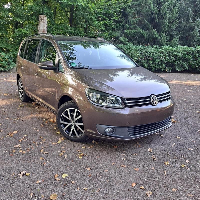 Braun Gebraucht 2011 VW Touran Comfortline Van / Kleinbus | 8.500 € (Etwas zu teuer) - Bild 1/4