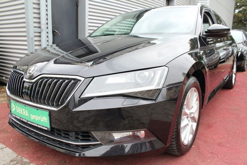 Schwarzmagic perleffekt Gebraucht 2018 Skoda Superb Style Kombi | 22.482 € (Etwas zu teuer) - Bild 1/4