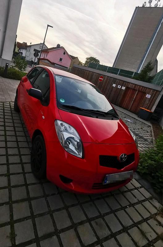 Rot Gebraucht 2007 Toyota Yaris Kleinwagen | 2.600 € - Bild 1/4