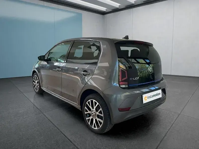 Usata VW e-up! 61 kW (83 CV) 2023 Grigio Utilitaria