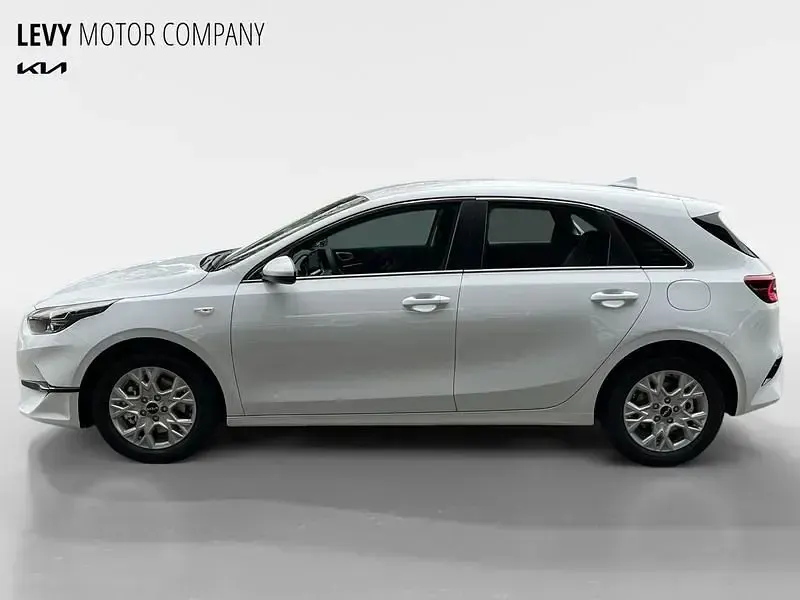 Usado Kia Ceed Vision 140 CV (102 kW) 2025 Blanco Utilitario