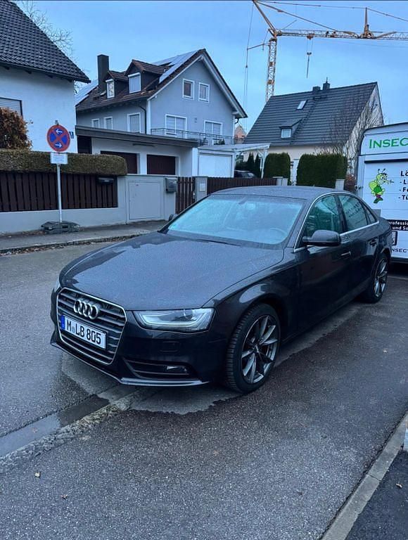 Grau Gebraucht 2012 Audi A4 Ambition Limousine | 8.450 € (Fairer Preis) - Bild 1/4