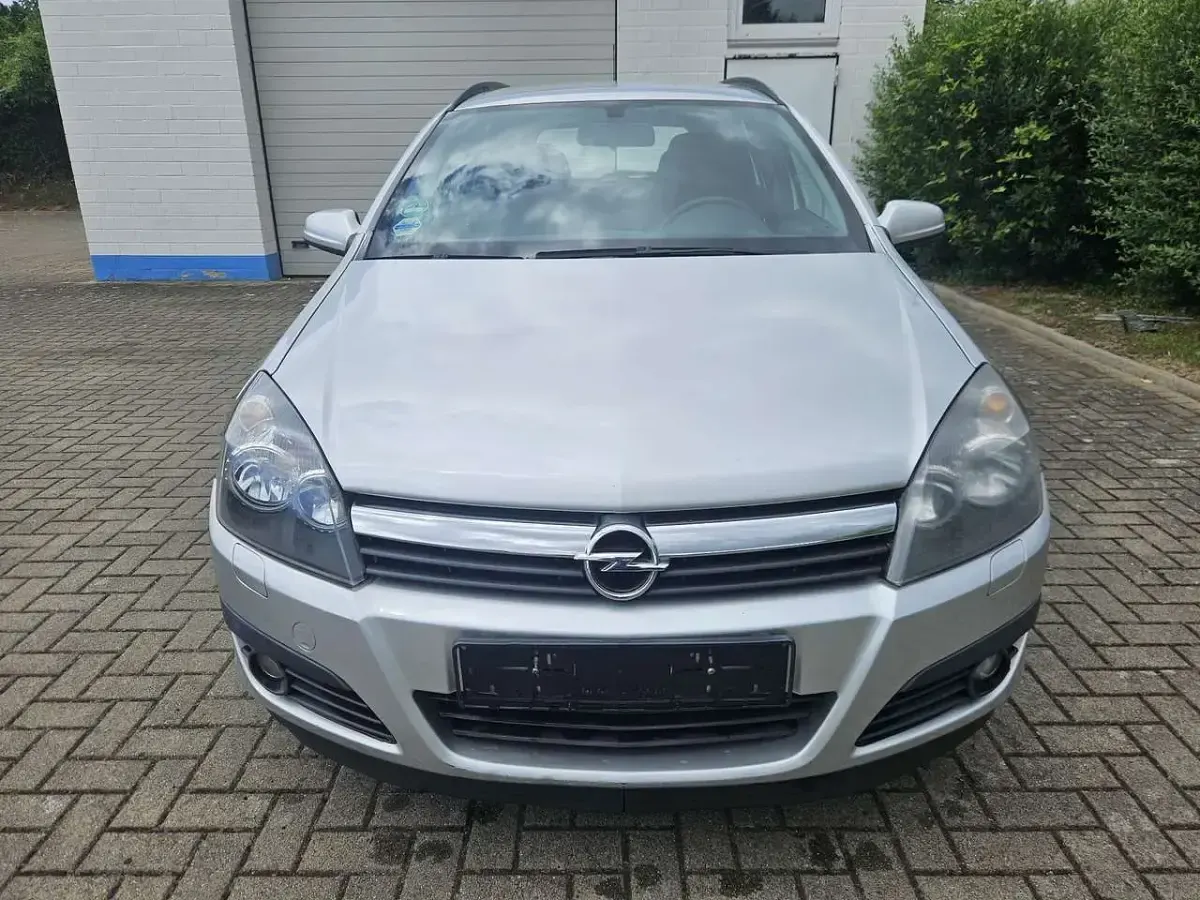 Gebraucht Opel Astra 125 PS (91 kW) 2006 Starsilber iii m2 Kombi