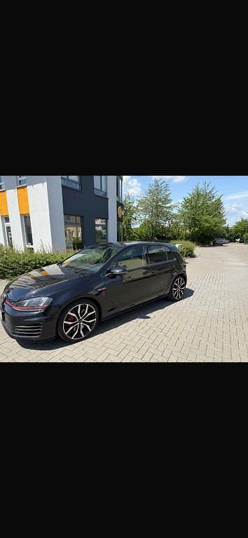 Schwarz Gebraucht 2013 VW Golf VII GTI Limousine | 16.600 € (Etwas zu teuer) - Bild 1/4