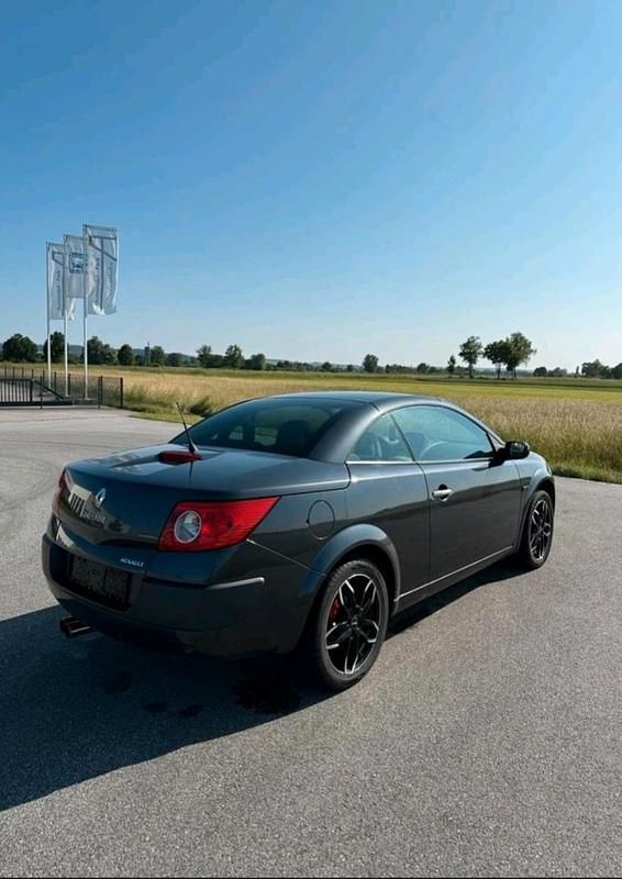 Grau Gebraucht 2007 Renault Mégane Cabriolet Cabrio | 2.000 € - Bild 1/4