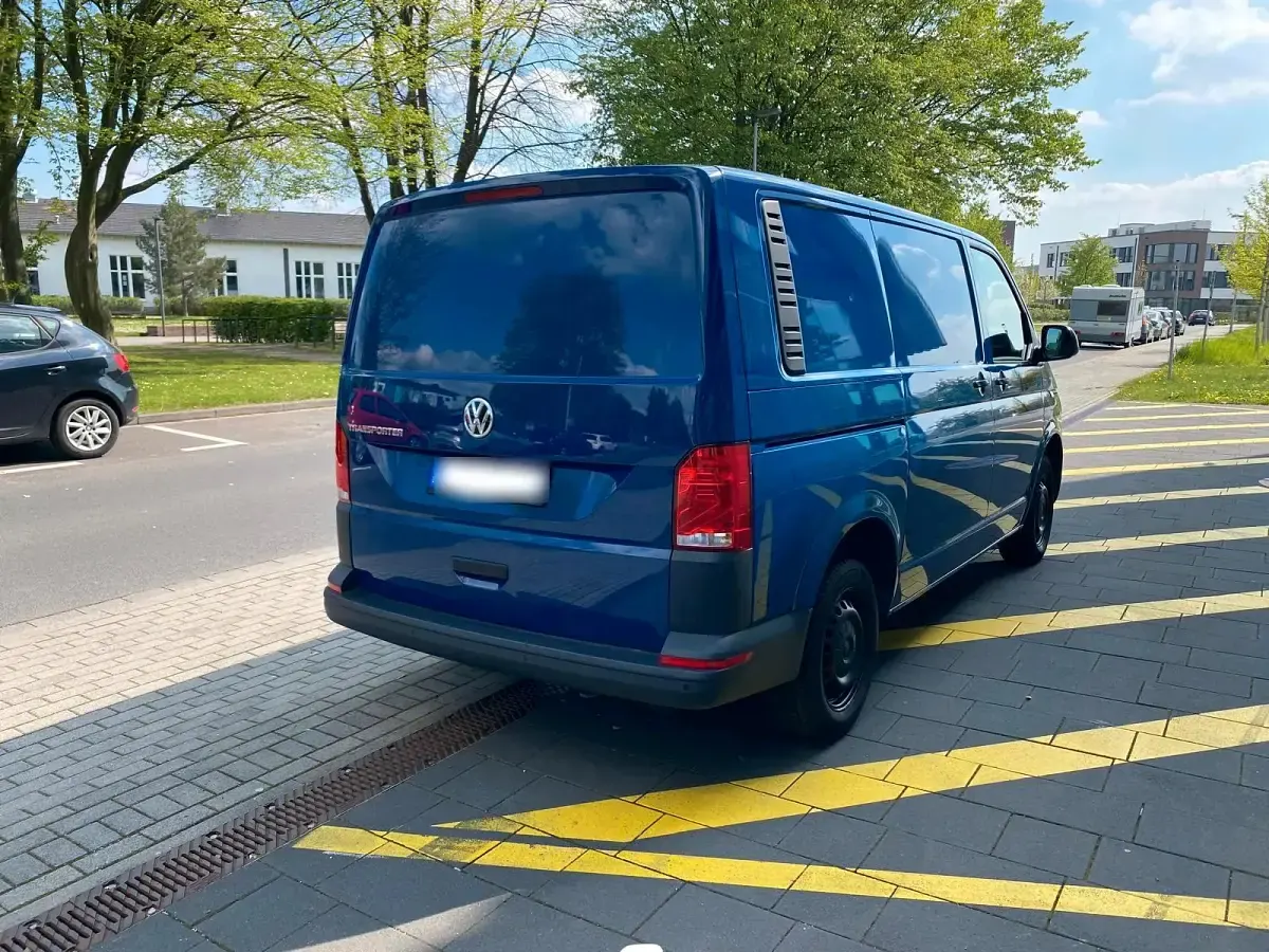 Używany VW Transporter 150 KM (110 kW) 2021 Niebieski Van