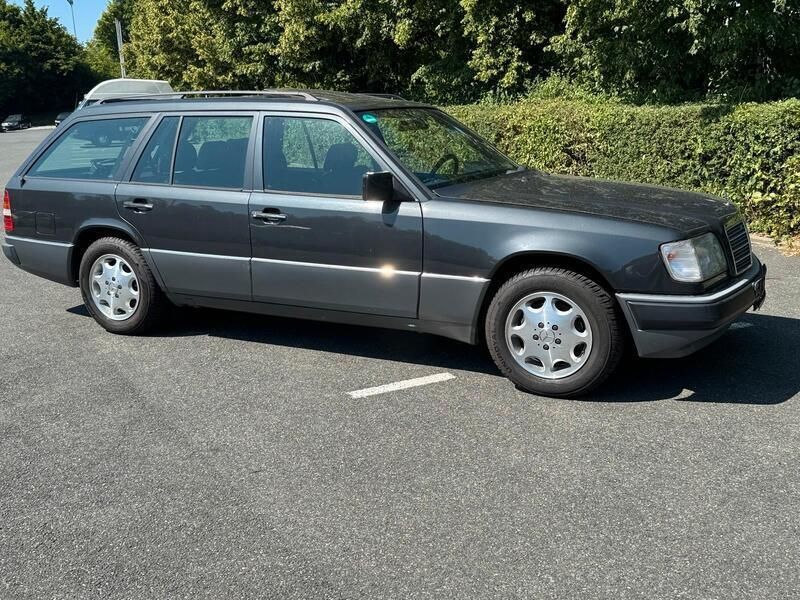 Schwarz Gebraucht 1994 Mercedes E320 Kombi | 5.750 € - Bild 1/2