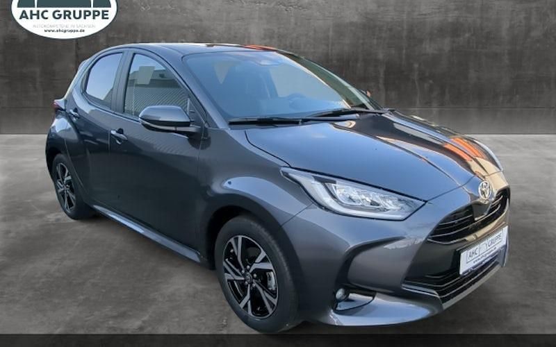 Neu Toyota Yaris Hybrid 116 PS (85 kW) 2025 Grau Limousine