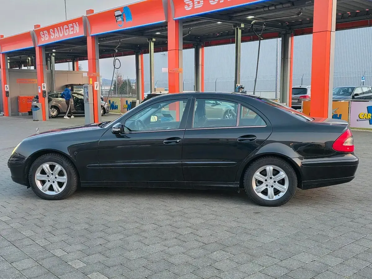 Gebraucht Mercedes E200 136 PS (100 kW) 2007 Schwarz Limousine