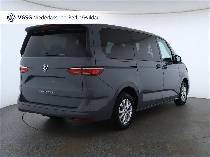 Second-hand VW Multivan 150 CP (110 kW) 2025 Gri Monovolum