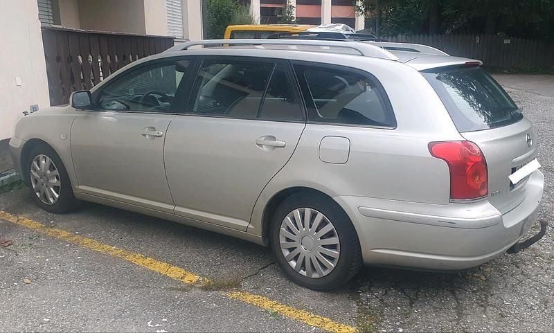 Silber Gebraucht 2004 Toyota Avensis Verso T2 Van / Kleinbus | 1.100 € - Bild 1/4