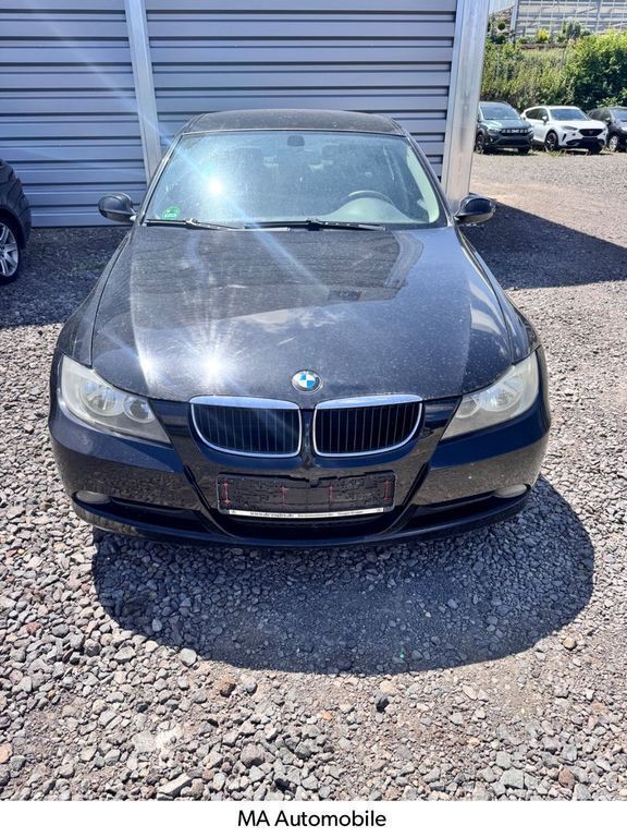 Schwarz Gebraucht 2008 BMW 318 Limousine | 2.200 € (Superpreis) - Bild 1/4