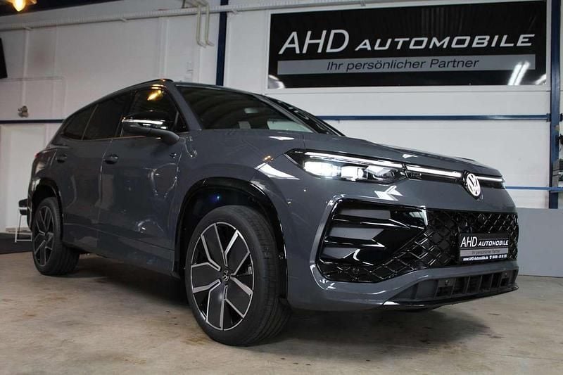 Delfingrau metallic Neu 2025 VW Tayron R-line SUV | 57.944 € (Guter Preis) - Bild 1/4