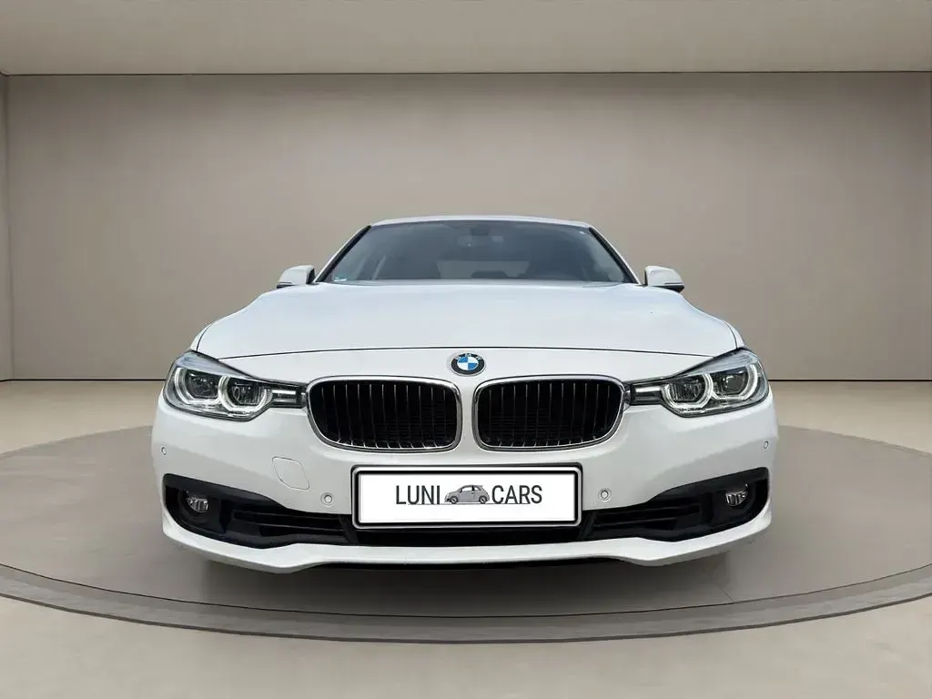 Gebraucht BMW 318 Advantage 136 PS (100 kW) 2016 Weiß Limousine