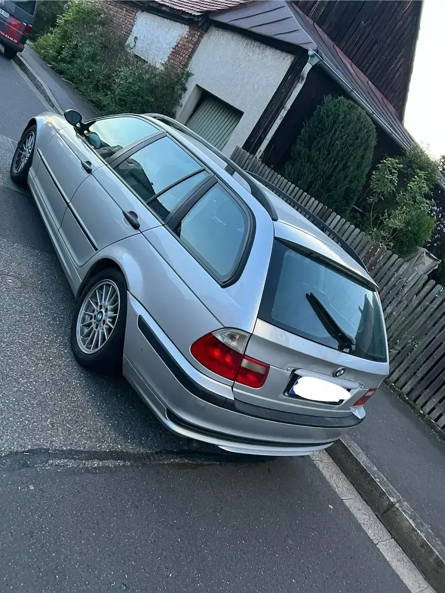 Gebraucht BMW 320 150 PS (110 kW) 2003 Silber Kombi