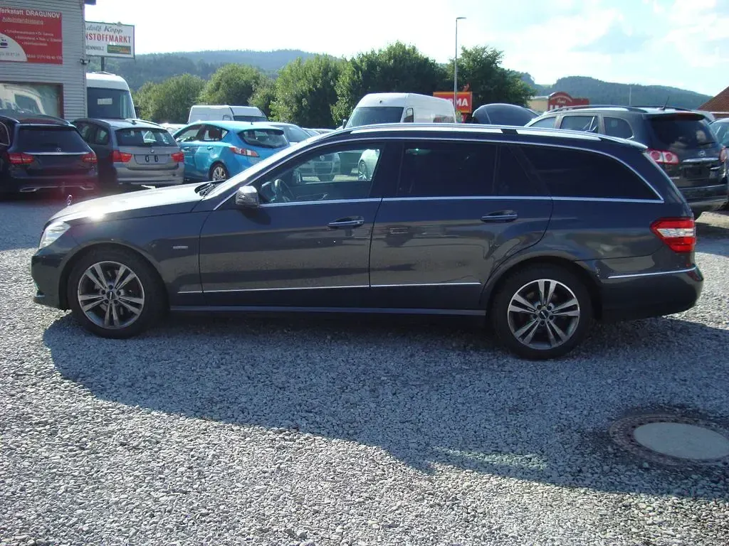 Gebraucht Mercedes E300 204 PS (150 kW) 2010 Grau Kombi