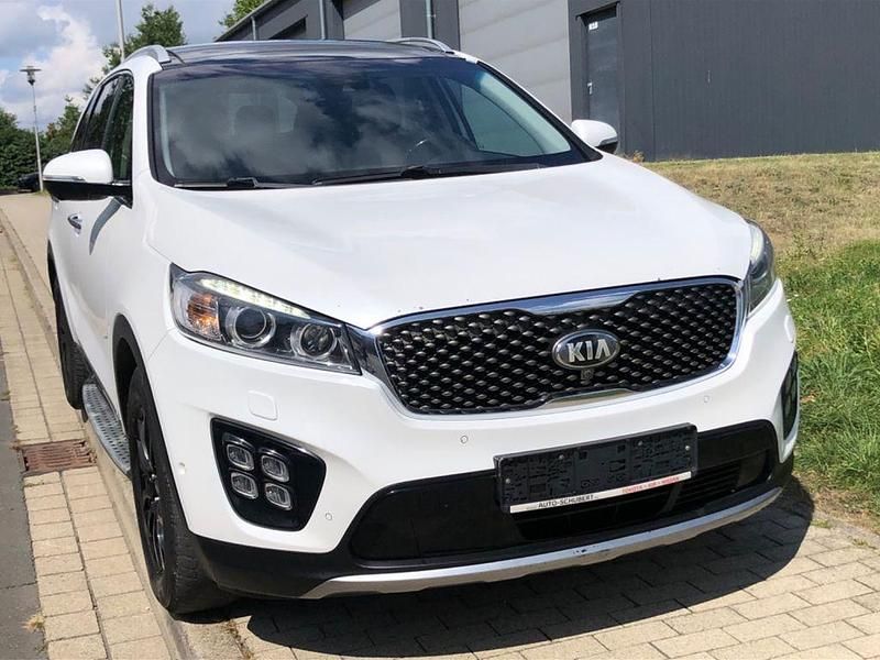 Weiß Gebraucht 2017 Kia Sorento Platinum Edition SUV | 15.900 € (Fairer Preis) - Bild 1/4
