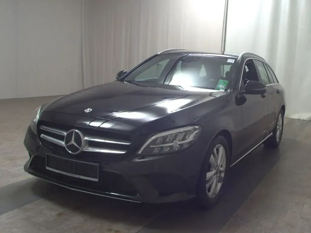 Gebraucht Mercedes 200 Avantgarde 184 PS (135 kW) 2019 Obsidianschwarz metalliclack (metallic) Kombi