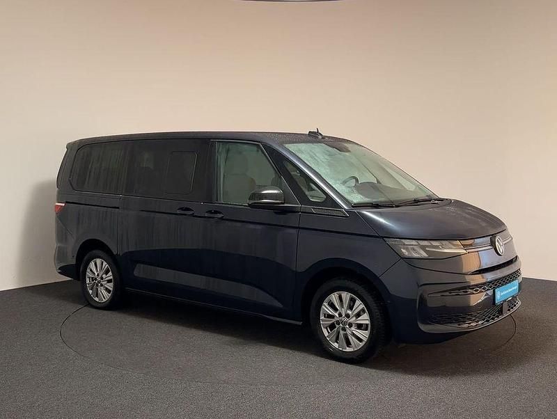 Gebraucht VW Multivan Life 150 PS (110 kW) 2024 Starlight blue metallic Van