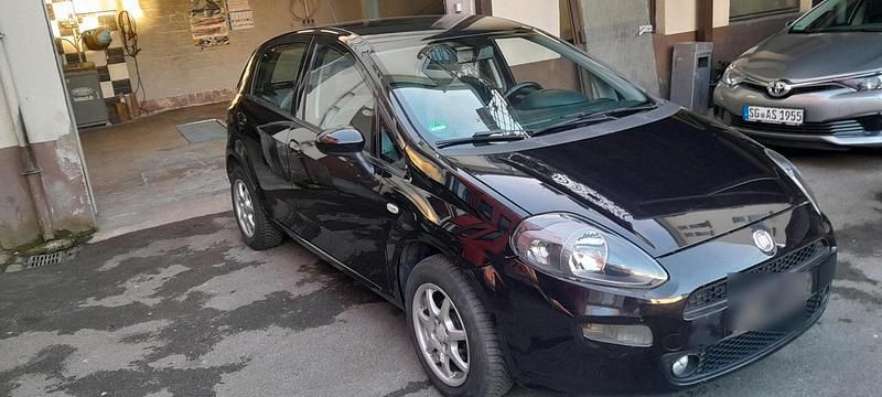 Schwarz Gebraucht 2011 Fiat Grande Punto Kleinwagen | 3.000 € (Fairer Preis) - Bild 1/4