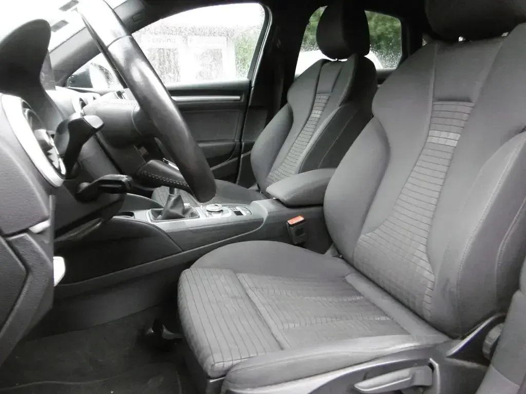 Gebraucht Audi A3 Black Edition 150 PS (110 kW) 2017 Tangorot metallic Limousine