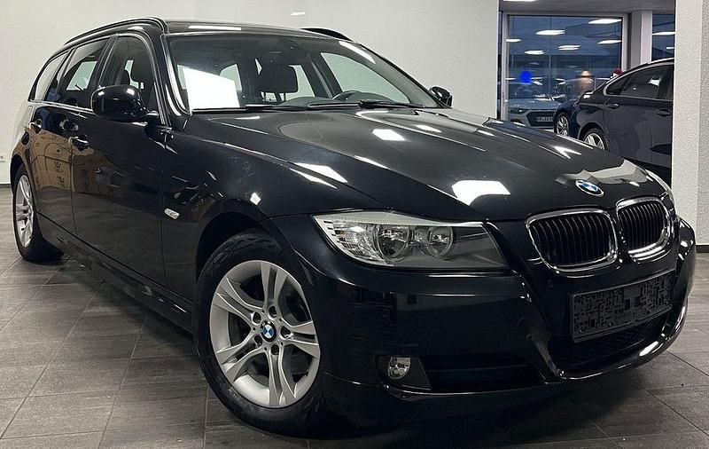 Gebraucht BMW 318 143 PS (105 kW) 2012 Schwarz Kombi