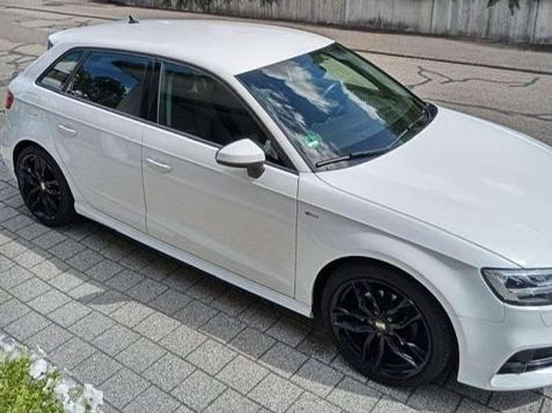 Weiß Gebraucht 2020 Audi A3 Sportback S-Line Kombi | 20.500 € (Superpreis) - Bild 1/4