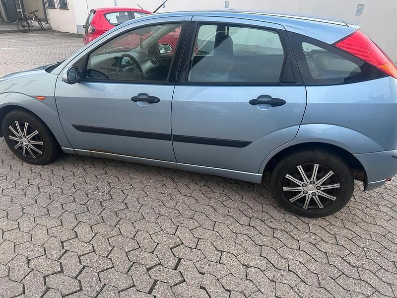 Gebraucht Ford Focus 116 PS (85 kW) 2004 Blau Kleinwagen
