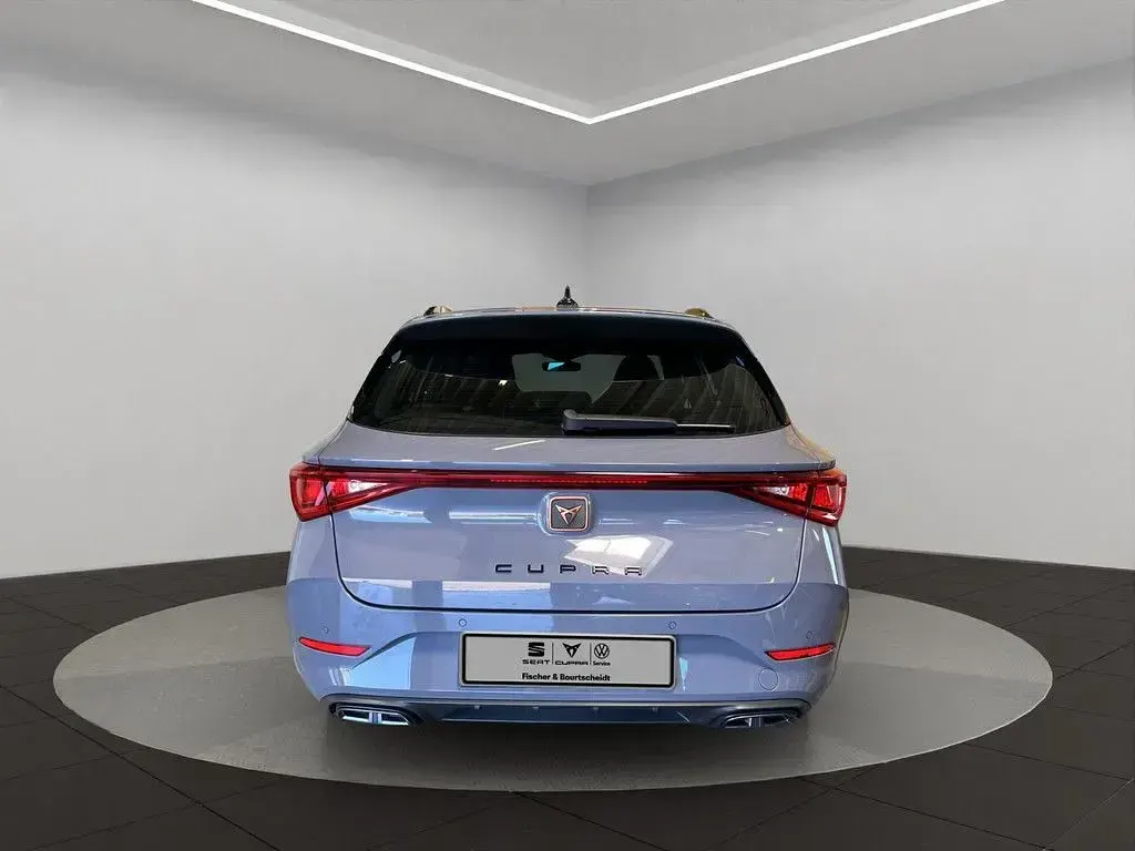 Używany Seat Leon Basis 190 KM (139 kW) 2023 Szary Sedan/Limuzyna