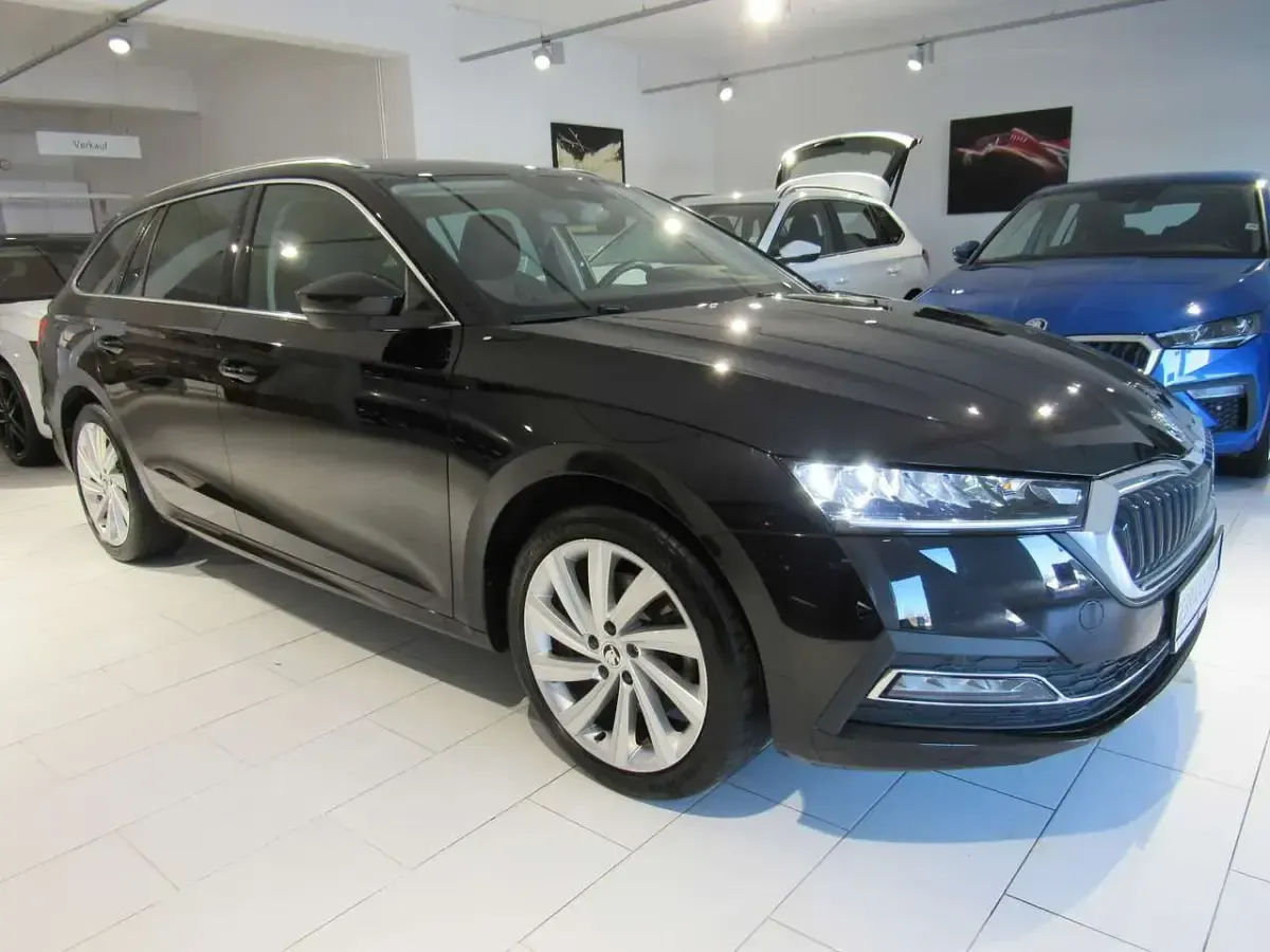 Gebraucht Skoda Octavia 204 PS (150 kW) 2021 Blackmagic perleffe Kombi