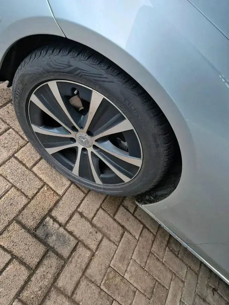 Gebraucht Mercedes E220 194 PS (142 kW) 2018 Silber Kombi