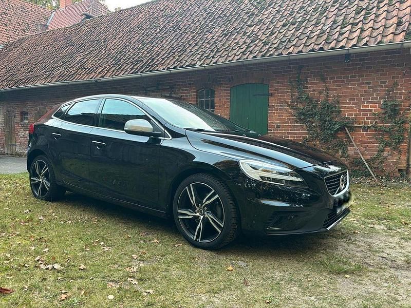 Gebraucht Volvo V40 R-Design 122 PS (89 kW) 2018 Schwarz Kombi