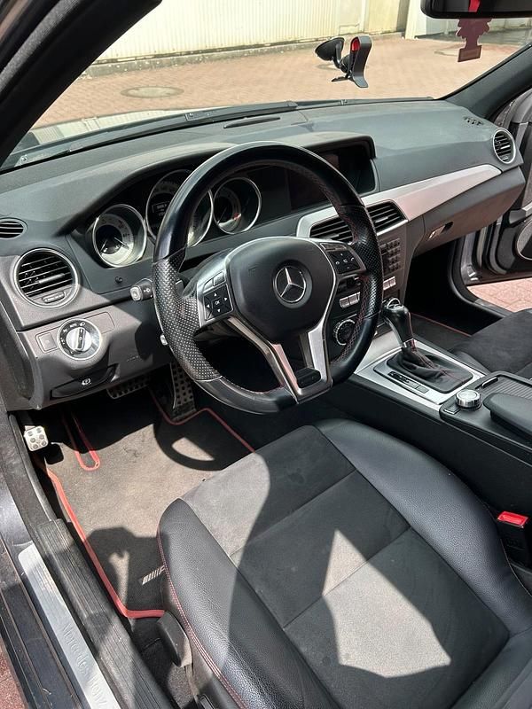 Grau Gebraucht 2013 Mercedes C350 AMG Kombi | 16.000 € (Fairer Preis) - Bild 1/4