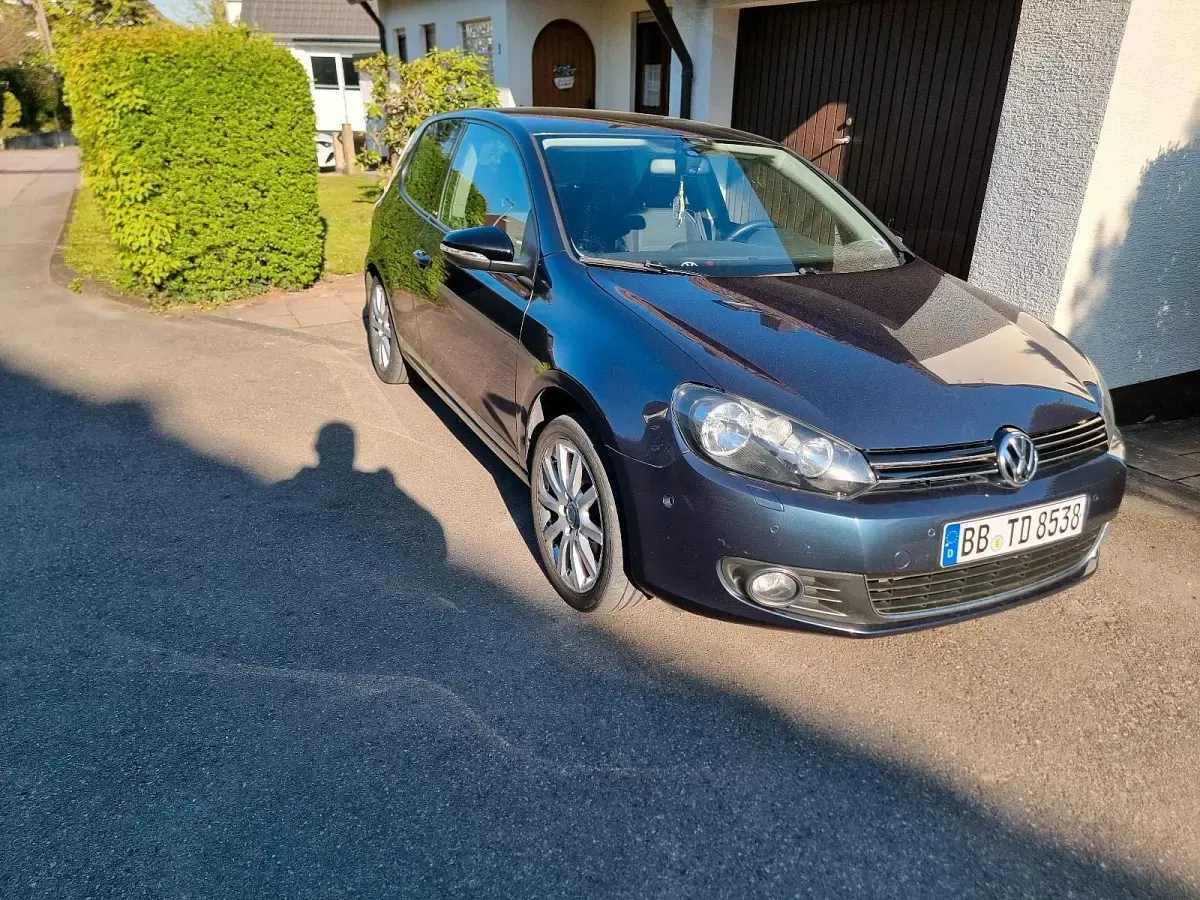 Gebraucht VW Golf VI 105 PS (77 kW) 2011 Blau Kleinwagen