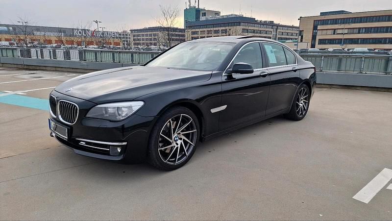 Schwarz Gebraucht 2013 BMW 730 Limousine | 13.999 € (Fairer Preis) - Bild 1/4