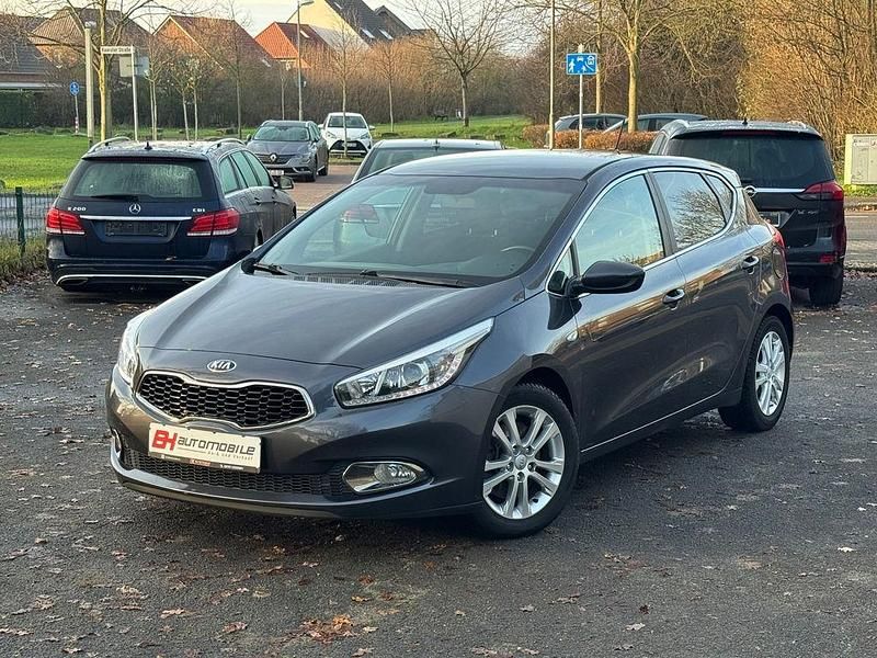 Gebraucht Kia Ceed 128 PS (94 kW) 2013 Grau Kleinwagen