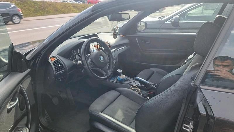 Gebraucht BMW 118 143 PS (105 kW) 2011 Schwarz Kleinwagen