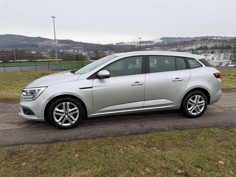 Gebraucht Renault Mégane GrandTour Business 116 PS (85 kW) 2020 Silber Kombi