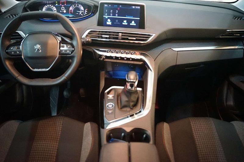 Gebraucht Peugeot 3008 131 PS (96 kW) 2022 Grau Limousine